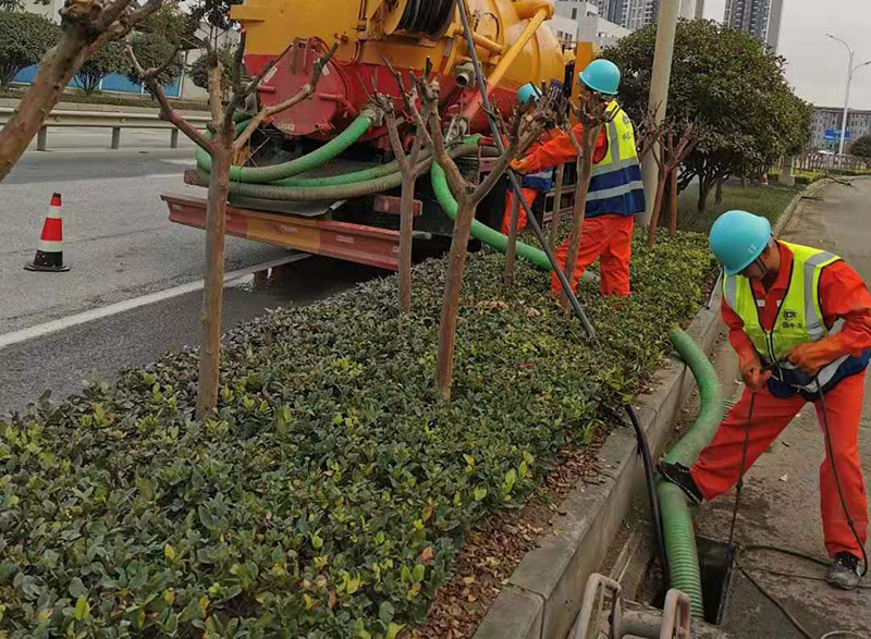 乌兰浩特市政管道清淤