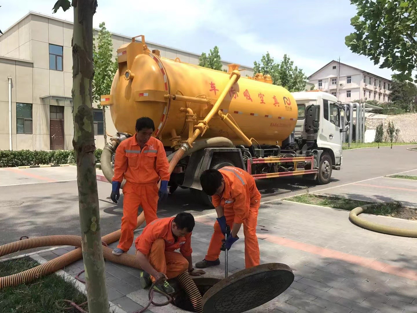 乌兰浩特化粪池清理与5-8吨吸粪车施工效率分析